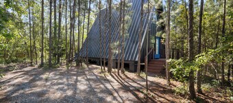 A-Mazing A-Frame / Tiny Home! / Loft/1 Mile to the Beach!