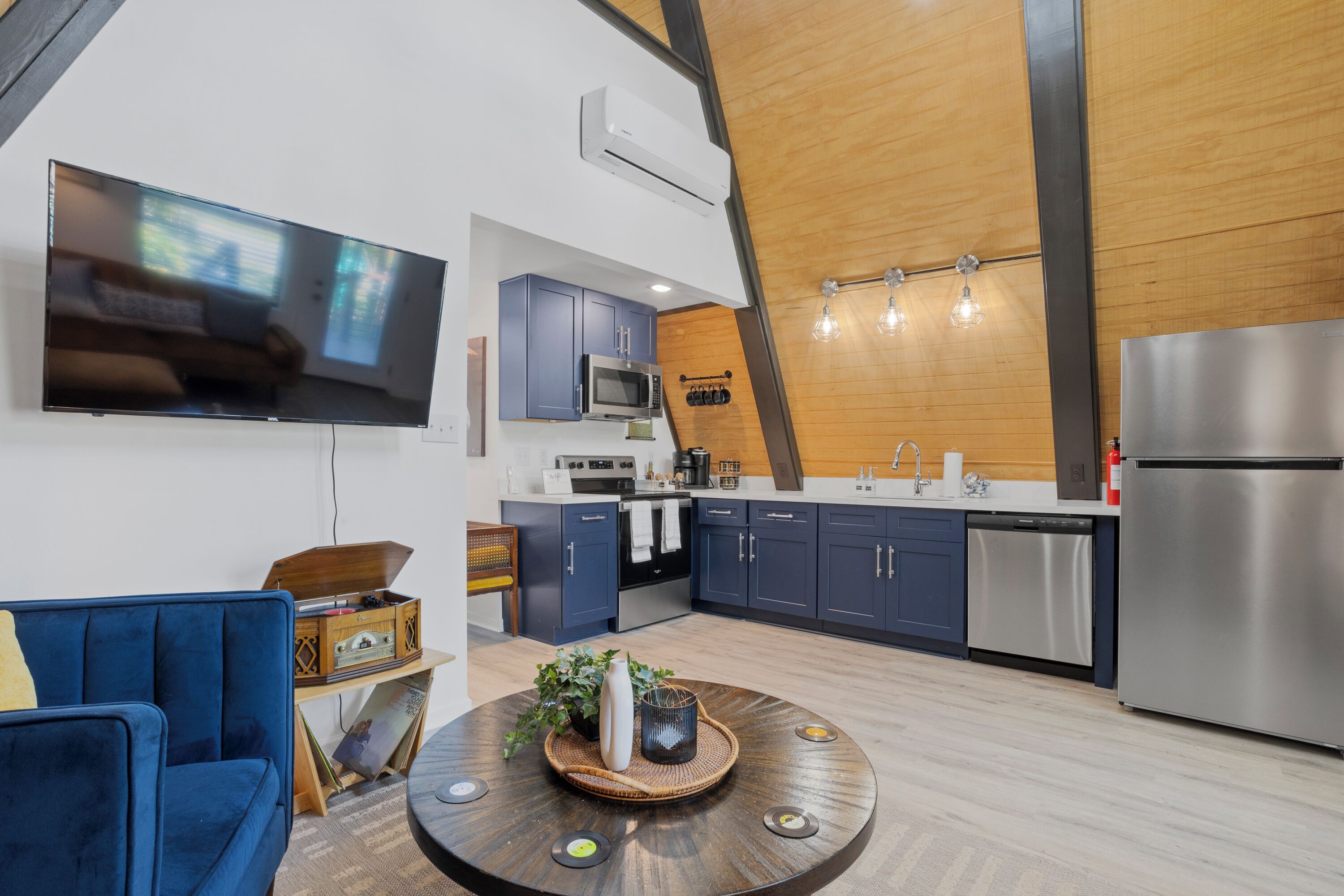 Frigorífic, microones, forn i placa de cuina 