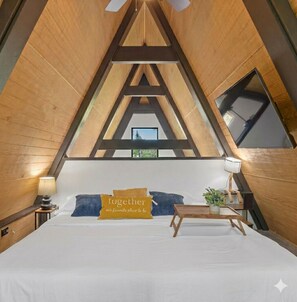 1 bedroom, iron/ironing board, free WiFi, bed sheets - A-Mazing A-Frame / Tiny Home! / Loft/1 Mile to the Beach! (Waveland)