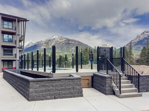 Property grounds - Spacious Premier Mountain Retreat conveniently located in Spring Creek! (Canmore)