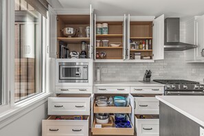 Fridge, microwave, oven, stovetop - Spacious Premier Mountain Retreat conveniently located in Spring Creek! (Canmore)