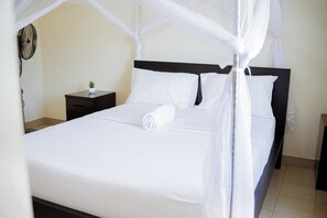 ملاءات من القطن المصري وأغطية فراش متميزة وميني بار