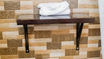 Kostenlose Toilettenartikel, Haartrockner, HandtĂŒcher, Seife