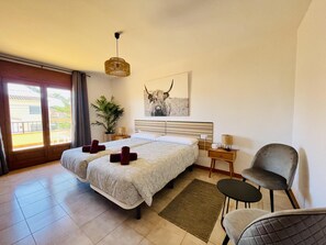 6 chambres, fer et planche à repasser, accès Internet, draps fournis