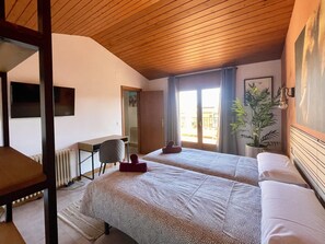 6 Schlafzimmer, Bügeleisen/Bügelbrett, Internetzugang, Bettwäsche