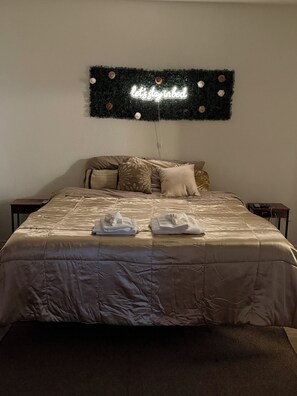 5 bedrooms, desk, iron/ironing board, free WiFi