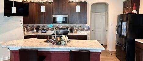 Mikrobølgeovn, ovn, kogeplade, opvaskemaskine