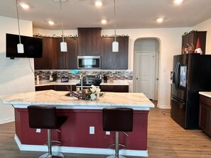 Mikrowelle, Ofen, Herdplatte, Geschirrspüler