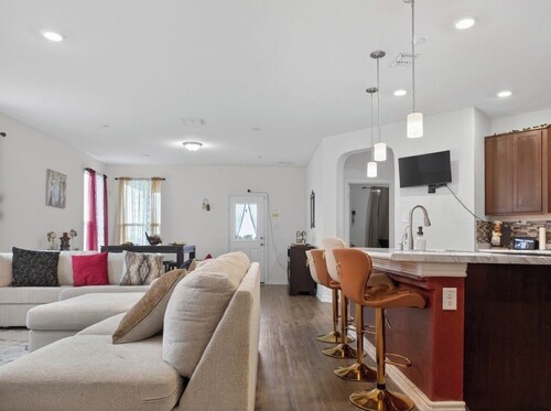 5BR +Game Room, Movie Theater, Office, EV chrg!
