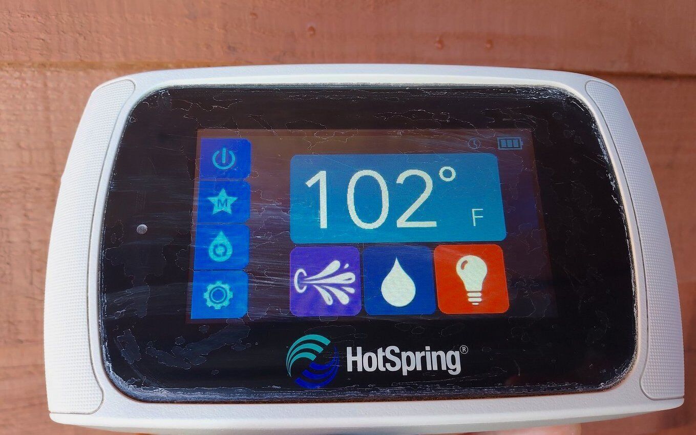 Termòstat digital que mostra una temperatura de 38.9°C amb diverses icones de control.
