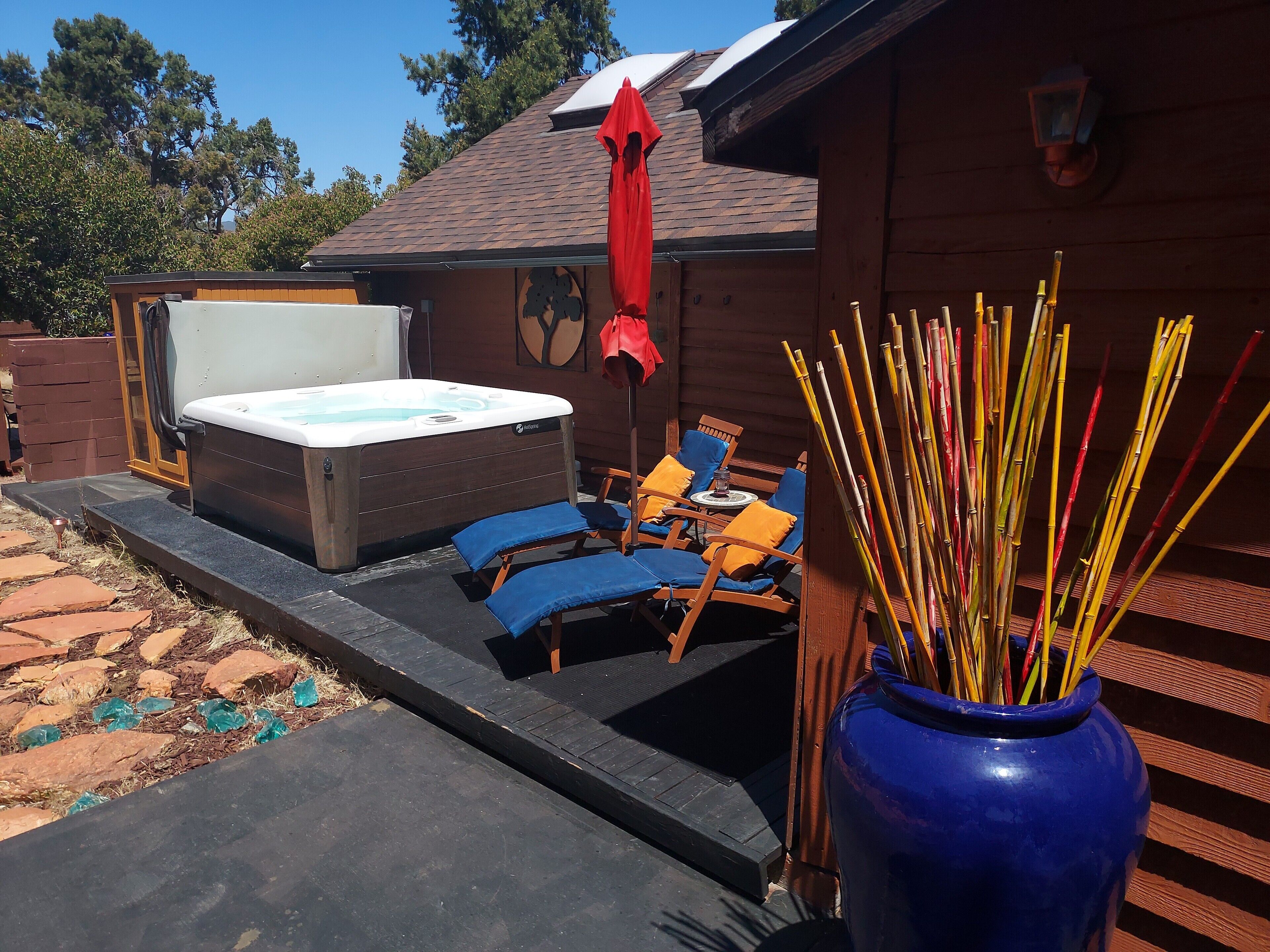 Outdoor spa tub