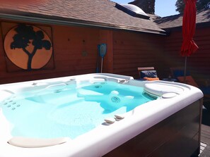 Outdoor spa tub