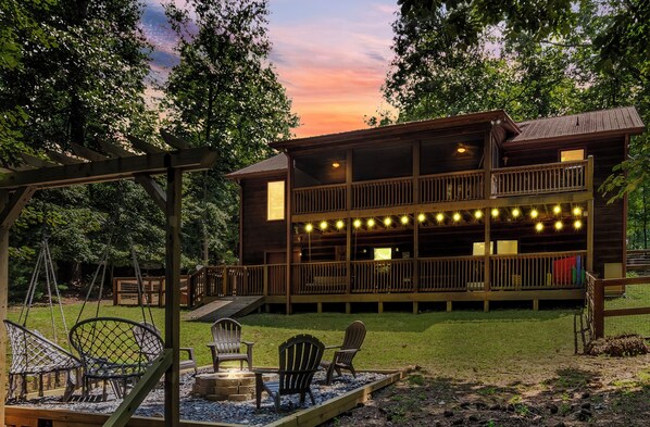 Terrace/patio - Serenity Moon, a Spacious Cabin in Coosawattee River Resort, North GA Mountains (Ellijay)