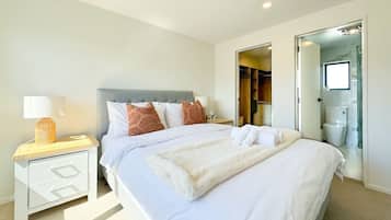 4 bedrooms, WiFi, bed sheets