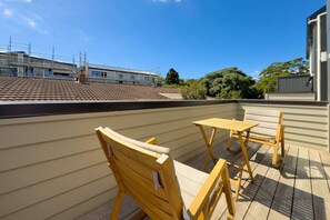 Outdoor dining - 4Bs Newly Built Spacious Townhouse in Forrest Hill (Auckland)