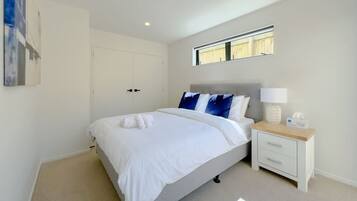 4 bedrooms, WiFi, bed sheets