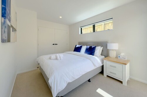 4Bs Newly Built Spacious Townhouse in Forrest Hill