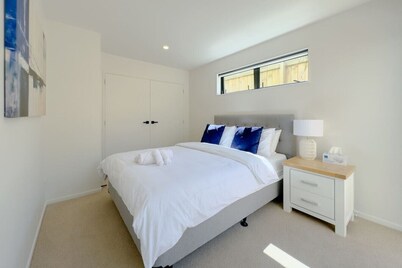 4Bs Newly Built Spacious Townhouse in Forrest Hill
