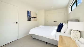 4 bedrooms, WiFi, bed sheets