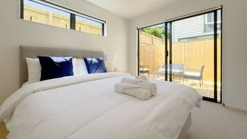 4 bedrooms, WiFi, bed sheets