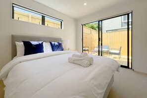 4 bedrooms, WiFi, bed sheets - 4Bs Newly Built Spacious Townhouse in Forrest Hill (Auckland)