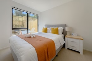 4 bedrooms, WiFi, bed sheets