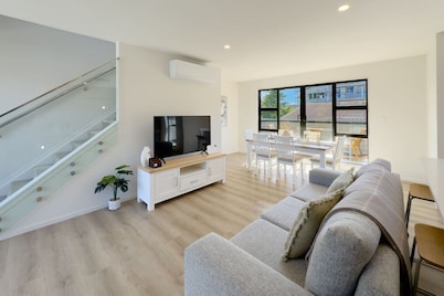 4Bs Newly Built Spacious Townhouse in Forrest Hill
