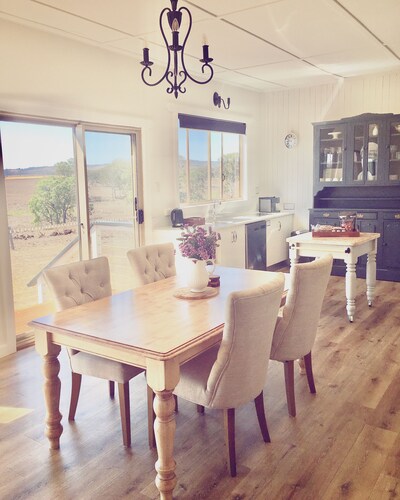 Galbraith Farmhouse - South Burnett. Stunning views, fire pit & star gazing.