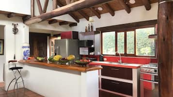 Fridge, microwave, oven, coffee/tea maker