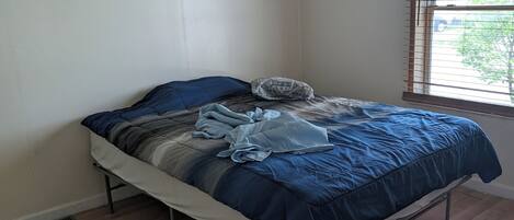 4 bedrooms, WiFi, bed sheets