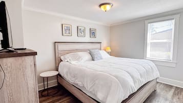 2 bedrooms, desk, iron/ironing board, free WiFi