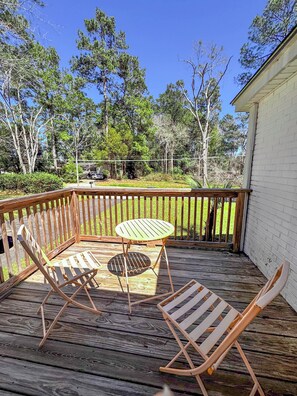 Outdoor dining - Downtown Thomasville Retreat- Walk Downtown! (Thomasville)
