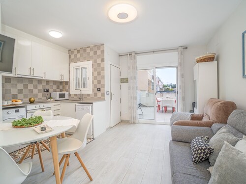 Maison jumelée, 2 chambres, terrasse avec barbecue, piscine communautaire