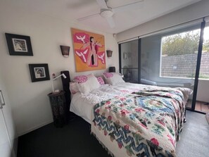2 bedrooms, iron/ironing board, WiFi, bed sheets - Elwood Beach Village (Elwood)