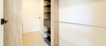 Bright & Stylish Townhouse Near City & Albany