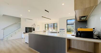 Charming 3-Bedroom House on the North Shore