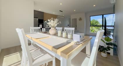 Bright & Stylish Townhouse Near City & Albany