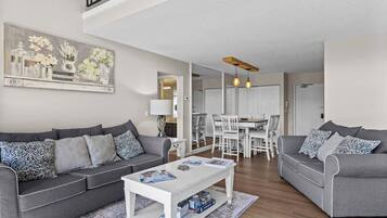 Smart TV, fireplace