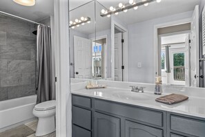 Towels, soap, shampoo, toilet paper
