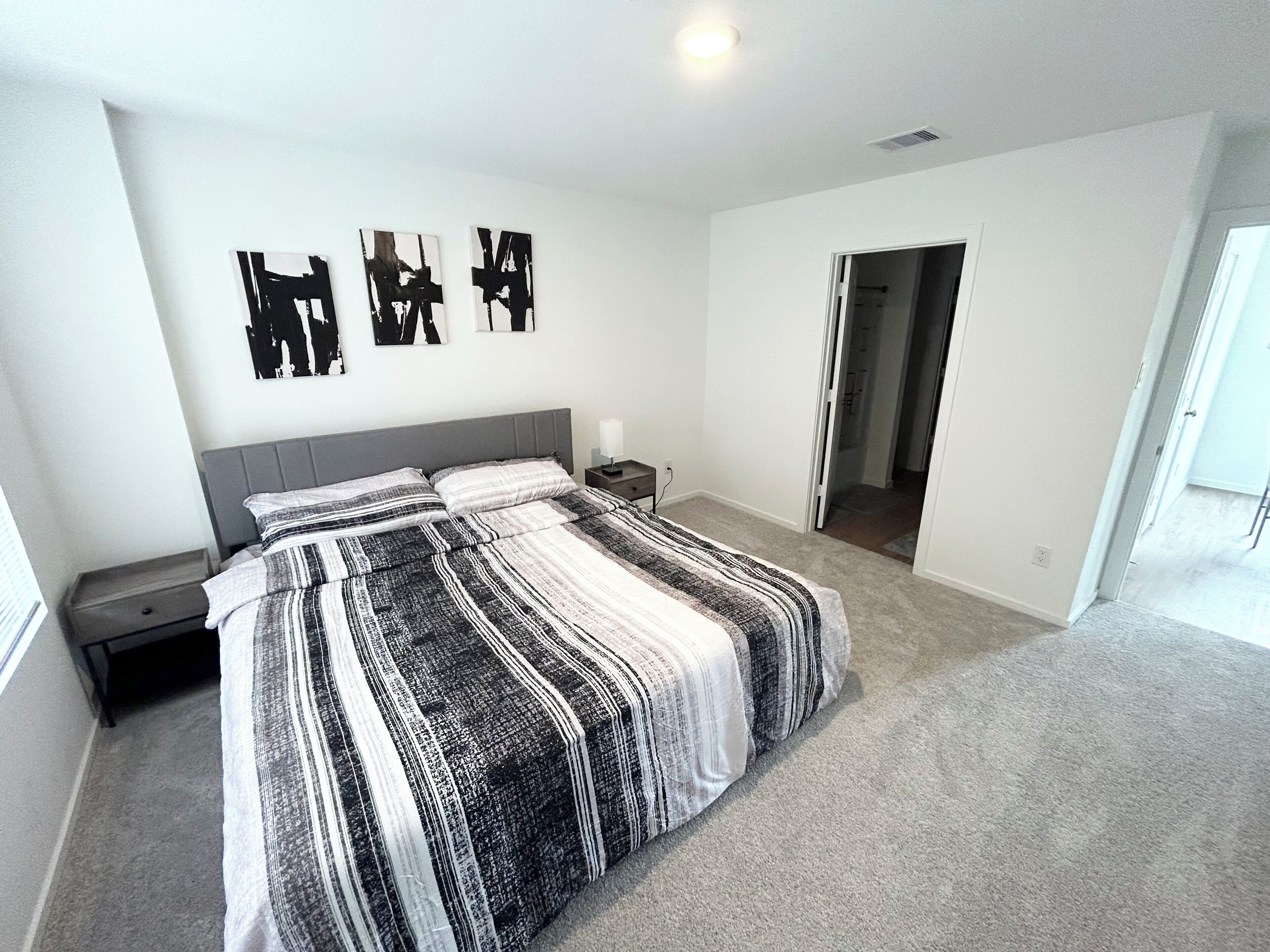 4 bedrooms, in-room safe, desk, free WiFi