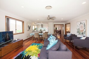 Smart TV - Executive Three Bedroom Two Level Spacious Home with Pool and Parking for Two  (Hamilton)