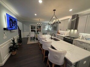 冰箱、微波炉、烤箱、炉灶