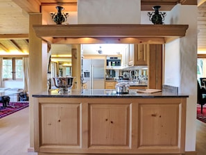 Refrigerador, microondas, horno, lavavajillas