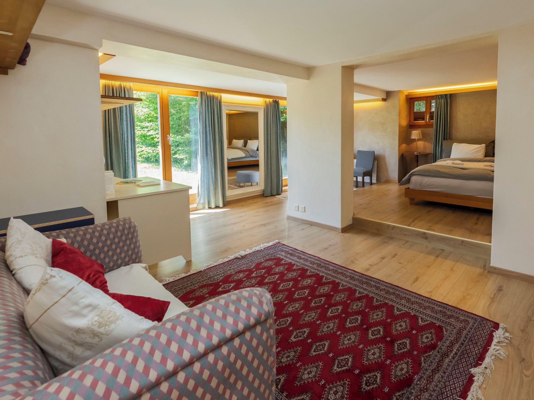 6 chambres, bureau, fer et planche à repasser, accès Internet