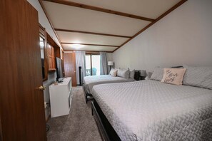 2 bedrooms, desk, iron/ironing board, free WiFi