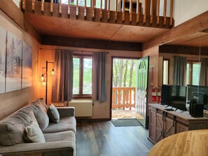 Smart TV, offices - Ski in Ski out. Steps to yellow lift at Schuss. 2 bedroom,2 full baths, sleeps 8 (Mancelona)