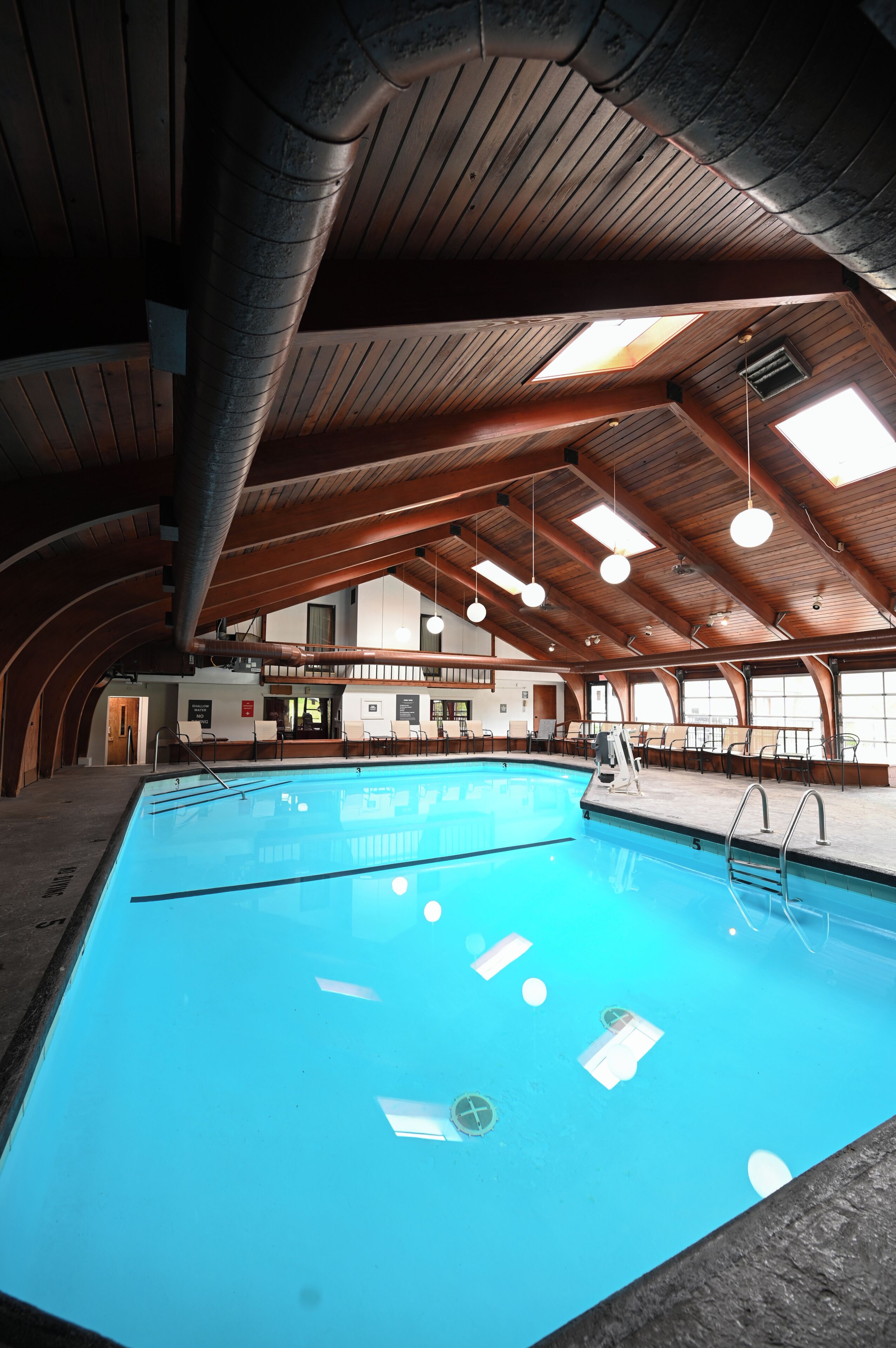 Inomhuspool och uppvärmd pool