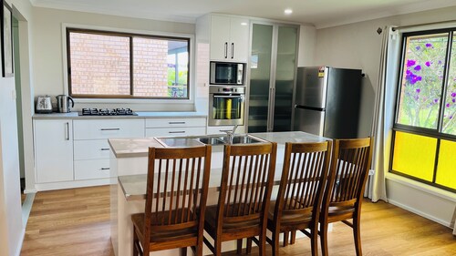 Charming Riverside Retreat sleep7