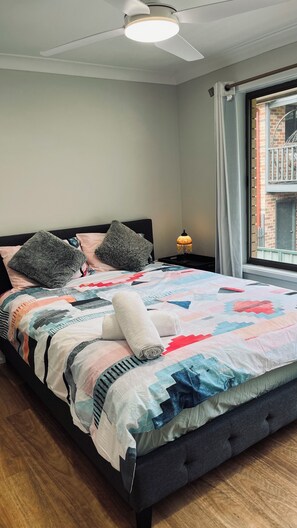 3 bedrooms, desk, iron/ironing board, free WiFi