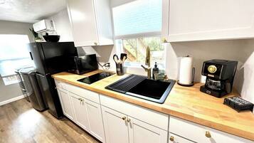 Fridge, microwave, stovetop, dishwasher